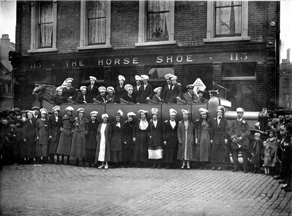 Tower Bridge Road. The Horseshoe Pub, c1920. a works outing from Fevers metal box company going on a beano to Ramsgate.   X.png