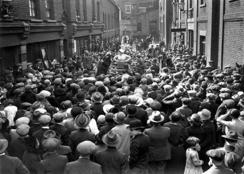 Mint Street, 1928. Lombard Street is at the end, most of this is now Mint Street Park.   X.png