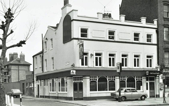 1 Blackfriars Road, 1973. The Old King's Head pub on the corner of Surrey Row.  X.png