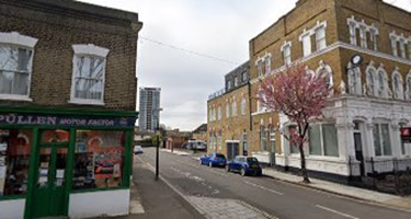 Lynton Road, 2020.same location as the 1977 picture. The Finish pub on the corner with Welsford Street, pub closed its doors c.2009.  X.png