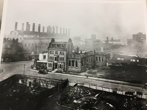Sumner Street. Phoenix Gas Works left, Park Street going right, Great Guildford Street left. St Pauls Cathedral in the distance.  X.png