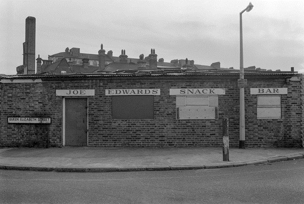 Queen Elizabeth Street, Joe Edwards Snack Bar, c1980.     X..png