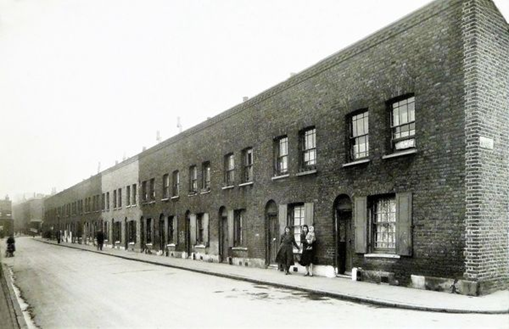 Kinglake Street, c1930, looking towards Old Kent Road. Amery's Place run around the back of the houses; this is now where Amery House is.  X..png