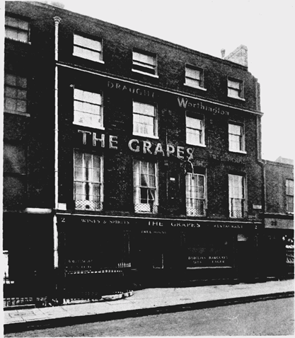 St. Thomas Street, 1943. The Grapes now Bunch of Grapes. 1 X..png