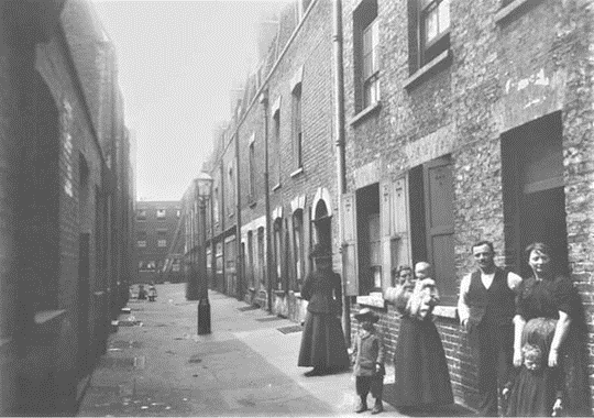 Borough High Street, Falcon Court, c1898. Through route to Red Cross Way.  X..png