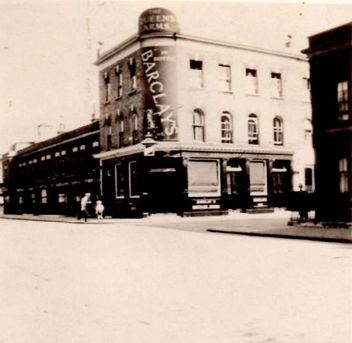 Portland Street, Queens Arms Pub, Mann Street right.   X..png