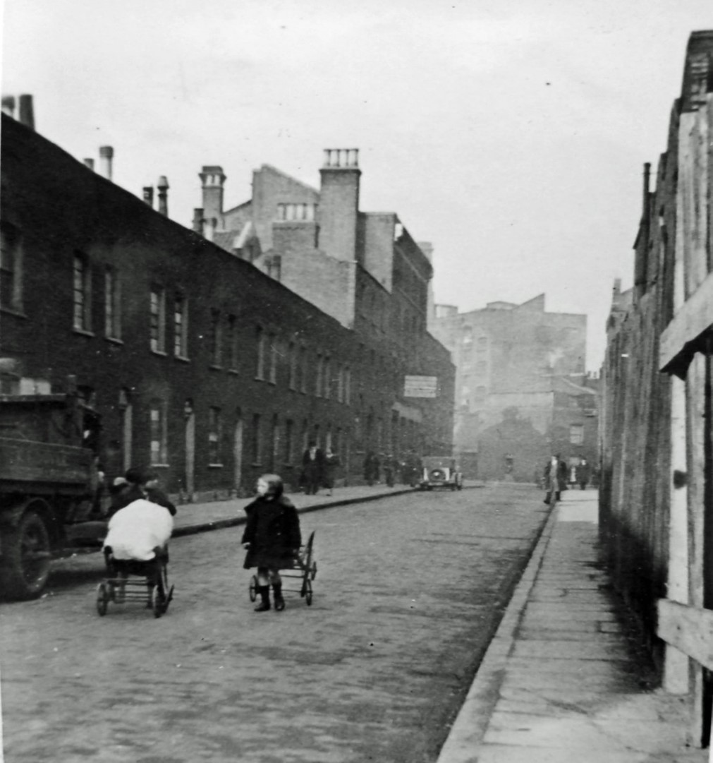 Elim Street,1933, looking towards Weston Street with the Wellington pub up on the left corner. X..jpg