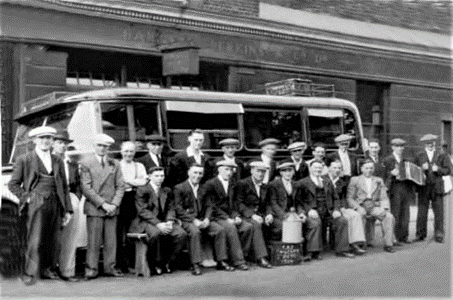 Trafalgar Avenue, corner of Waite Street. The Victory Pub.  X..png