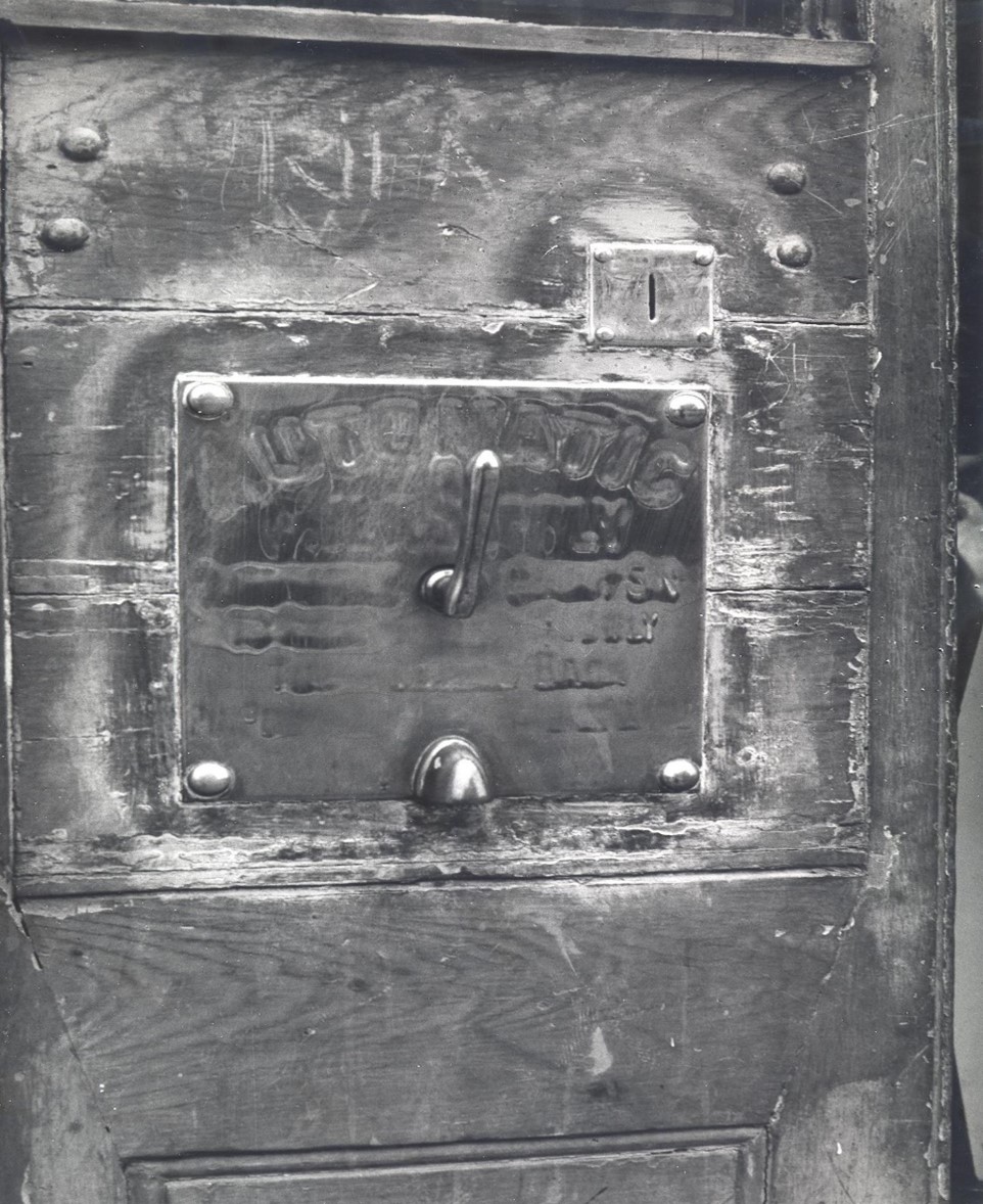 Darwin Street, Davies milk machine on the door in 1978, but last used in 1935.  X..jpg