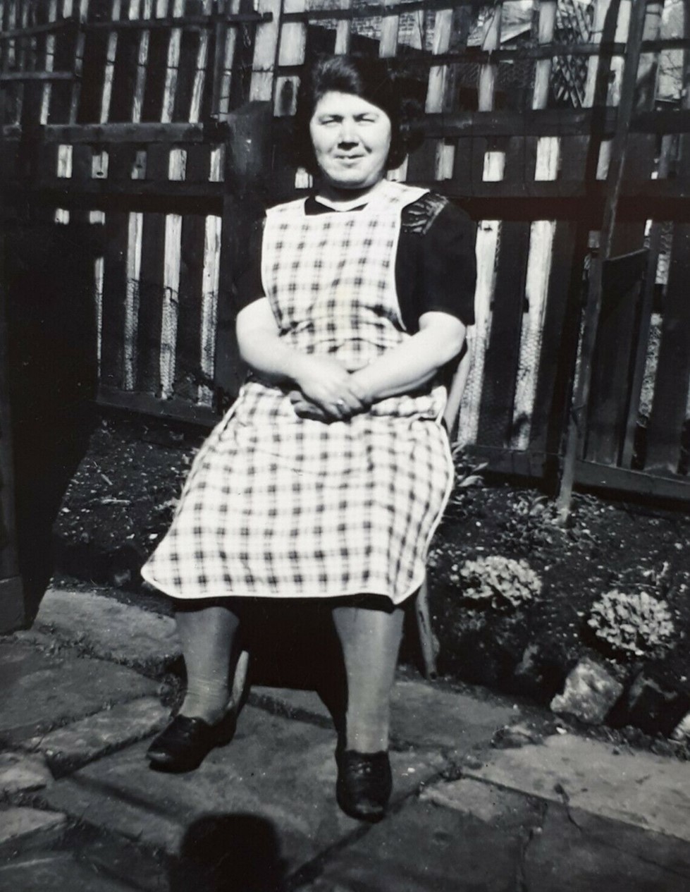 Fort Road, Bermondsey, c1947, picture of Emily Vaux. X..jpg