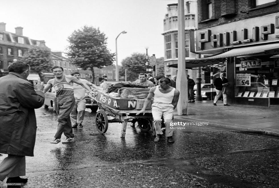 2 Borough Market relay race change over at Tower Bridge Road, 1966. X..jpg