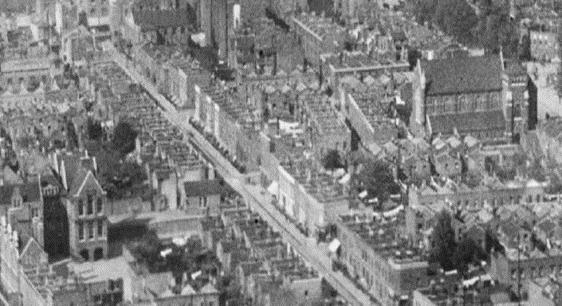 Drummond Road, Bermondsey, c.1922. Keetons Road School left, St Crispin’s Church right.  X..png