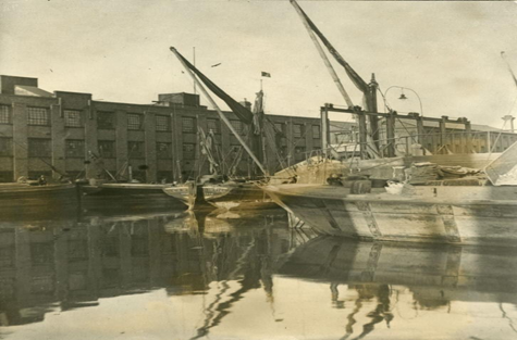 Glengall Road, Surrey Canal showing the Edison Bell Buildings and barges, c1920.   X..png