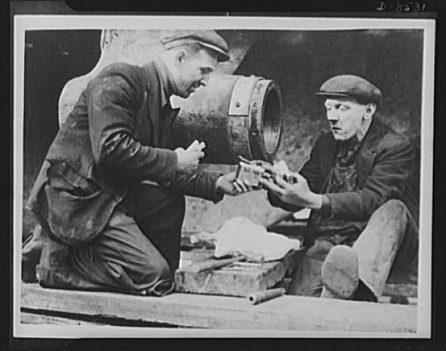 Surrey Dockers,Tea Break..jpg