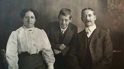 Balaclava Road, Bermondsey, the Dowsett Family, c1914.  X..png