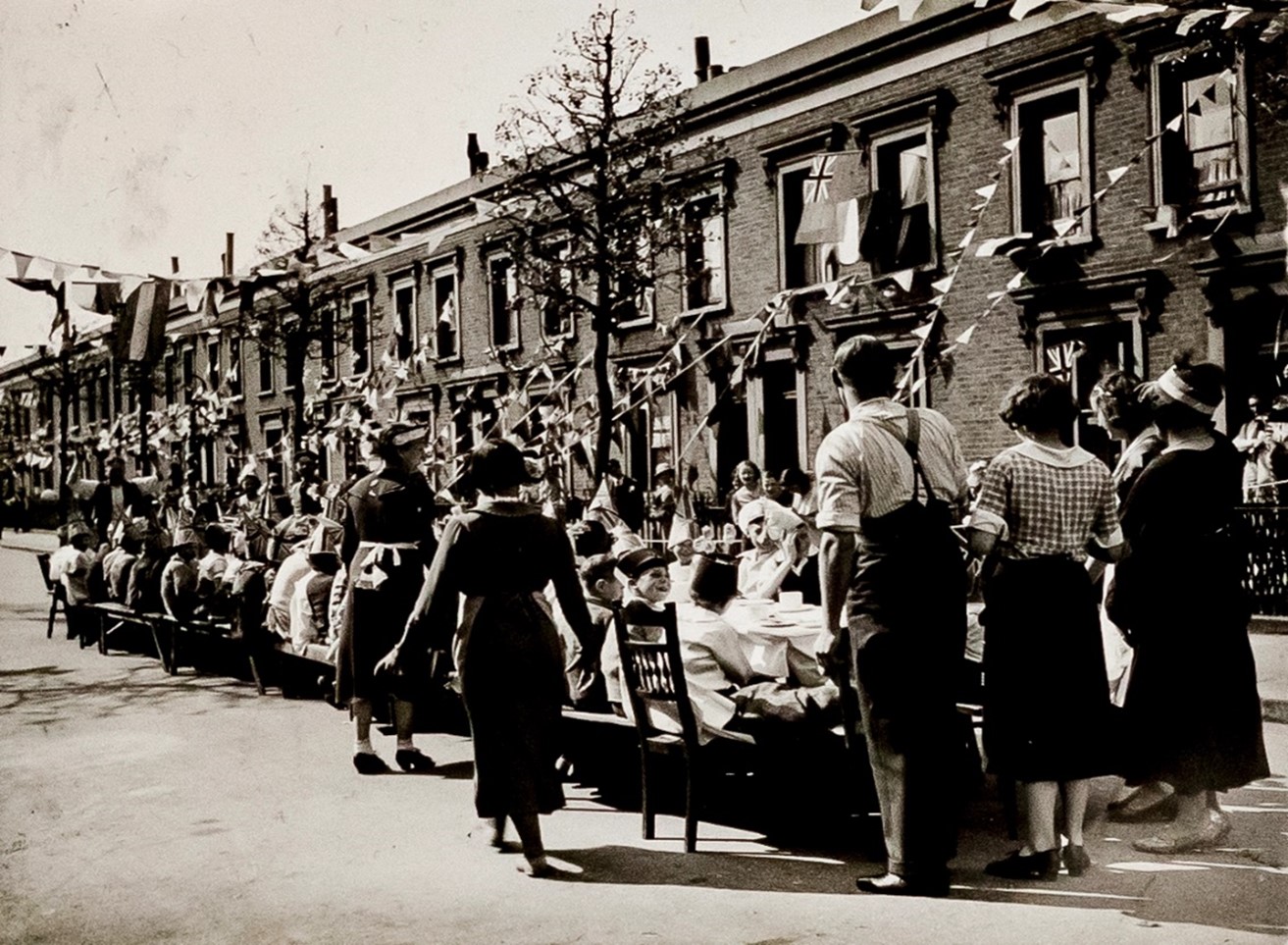 Esmerelda Road.1935, Silver Jubilee Street party. X..jpg