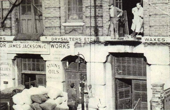 Major Road, Bermondsey, this old factory was eventually devoted to producing paint.  X..png