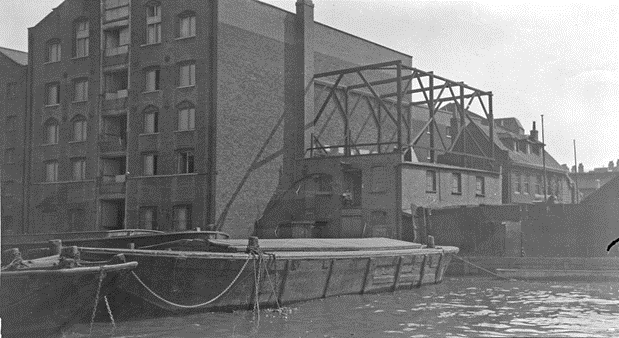 Bermondsey Wall West, Reed's Lower Wharf (left) and Downing's Wharf (right) c1927.  X..png