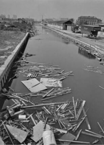 Grand Surrey Canal c1971. R. Whites in Neate Street far right.  2  X..png