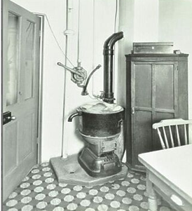 Wolseley Street, Dickens Estate, lee way hand pump, 1933.     X, (2).png