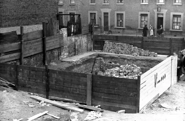 Abbey Steet, construction of an EWS dam. (Emergency water supplies) WW2.   X..png