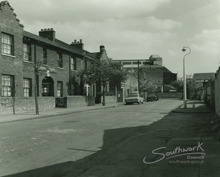 Curtis Street, c1976 shows the cottages from 1908, which still exist.  X.png