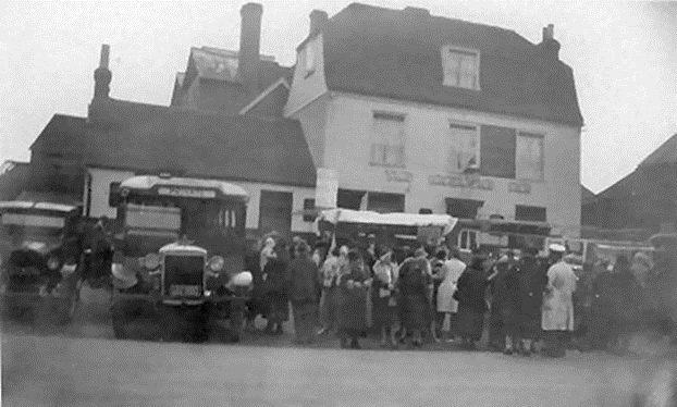 Yalding, Lees Road, Two Brewers c1930’s.  X..png