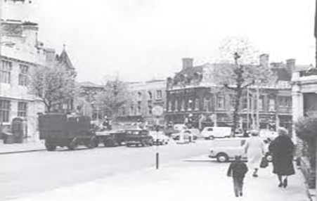 New Kent Road, looking towards the Bricklayers Arms.  X..png