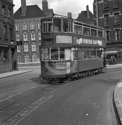 Parkers Row curve into Dockhead, Bermondsey c1951. Swan & Sugarloaf Pub left.  X..png