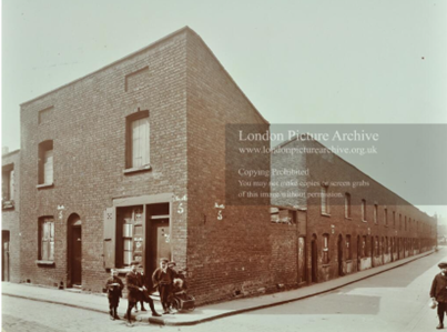 King James Street, Borough, Bean Street right, looking towards Friar Street c1907. Friar Street is now Webber Street.  1  X..png