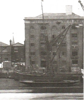 Rotherhithe Street, Prince's Wharf, 1937, was a six-storey brick-built wharf next to Gordon's Wharf and linked to it by walkways.  X..png