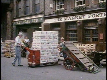 Park Street right, Middle Street c1985. Lucas Ltd now Arthur Hooper’s wine bar. (2022).   X..png