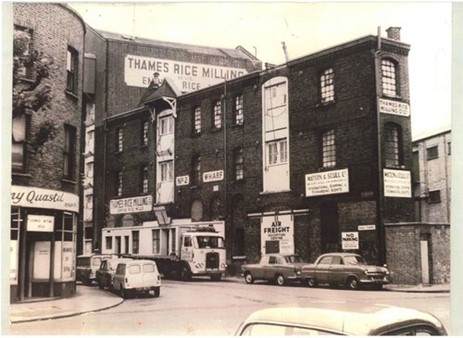 Tooley Street, looking towards Shad Thames.   X..jpg