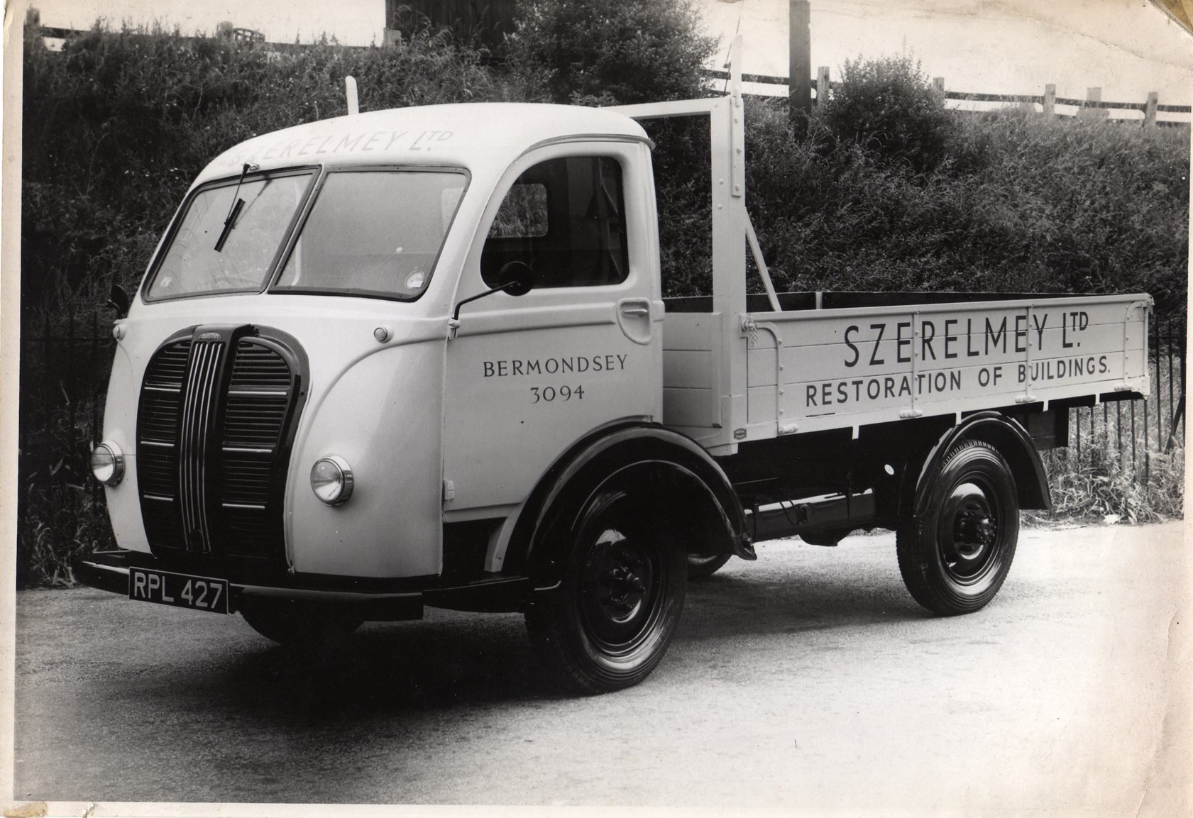 Rotherhithe New Road, Austin K8 1951.    X.jpg