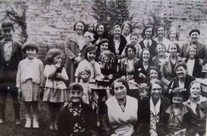 Upcot Street, believed to be in the garden of the Sanford Tavern pub in the 1930's. X..jpg