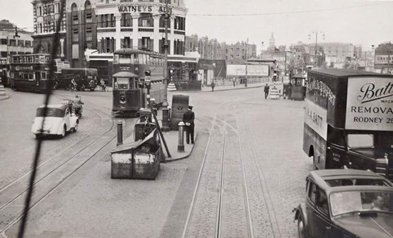 Elephant & Castle looking towards Newington Causeway.   X..png