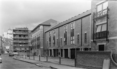 Horselydown Lane, from Queen Elizabeth Street, 1986. Anchor Brewery far end. X.jpg