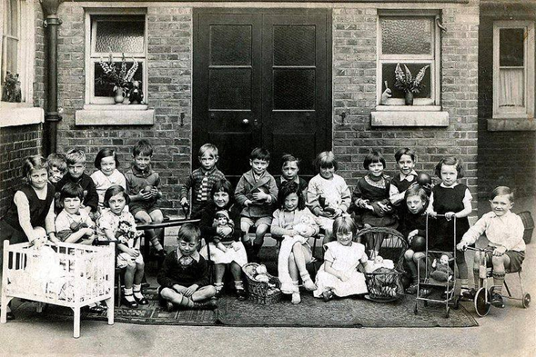 East Lane School, Bermondsey (1933) Children at the London County Council mixed infant’s school. The location of this school is now occupied by St Michael’s Roman Catholic school.   X..png