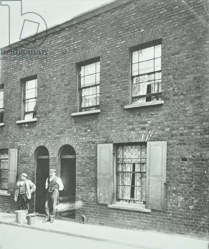 Neston street, 1904, off Rotherhithe Street.   X..png