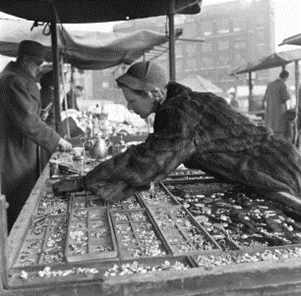 Bermondsey Square Antiques Market, 1954.  X..png