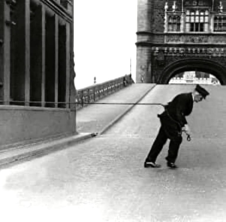 Tower Bridge c1930. The way traffic was stopped back in the day.  X..jpg