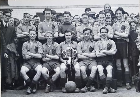 Neate Street, Queens Utd FC, they were based at the Queen Pub, c1947.  2 X..png