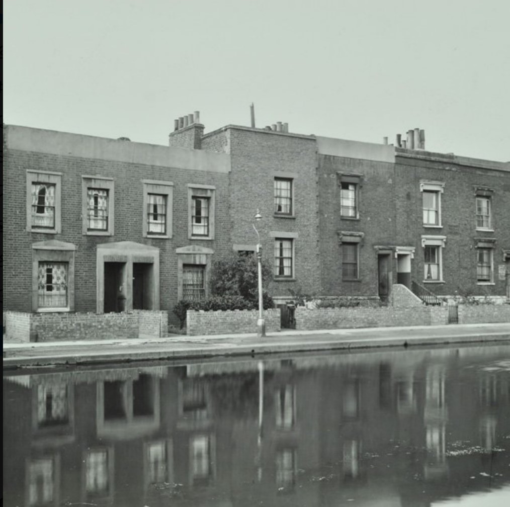 2. Grand Surrey Canal, Boathouse Walk. X..jpg