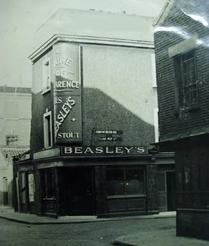 Rotherhithe Street junction with Canon Beck Road, Duke of Clarence Pub.  X..jpg