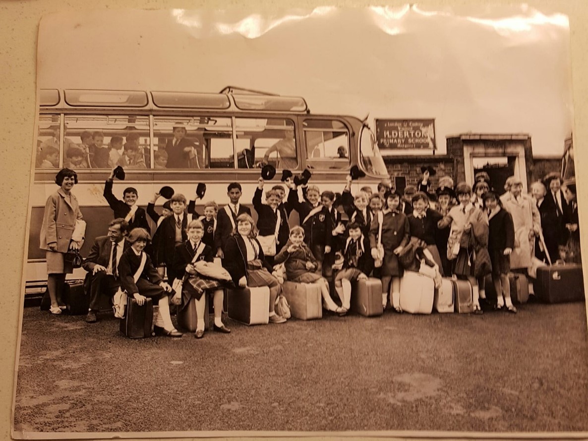 Ilderton Road School, on their way to the Isle of Man c1965.jpg