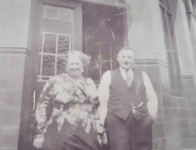 Oldfield Grove, George & Emma Chessman publicans of The Barons Arms Pub,1930s.   X..jpg