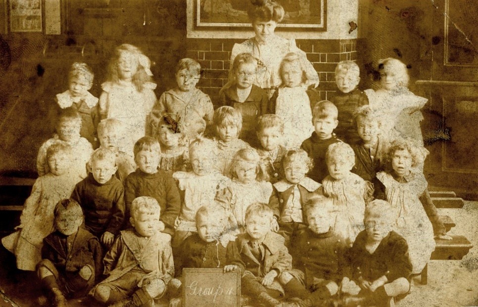 Fair Street Infants School, c1900.   X..jpg
