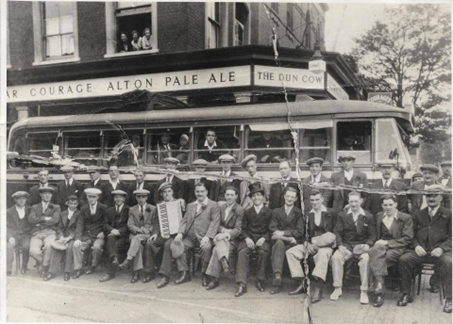 Albany Road, Camberwell, The Dun Cow Pub,c1930.  X..png
