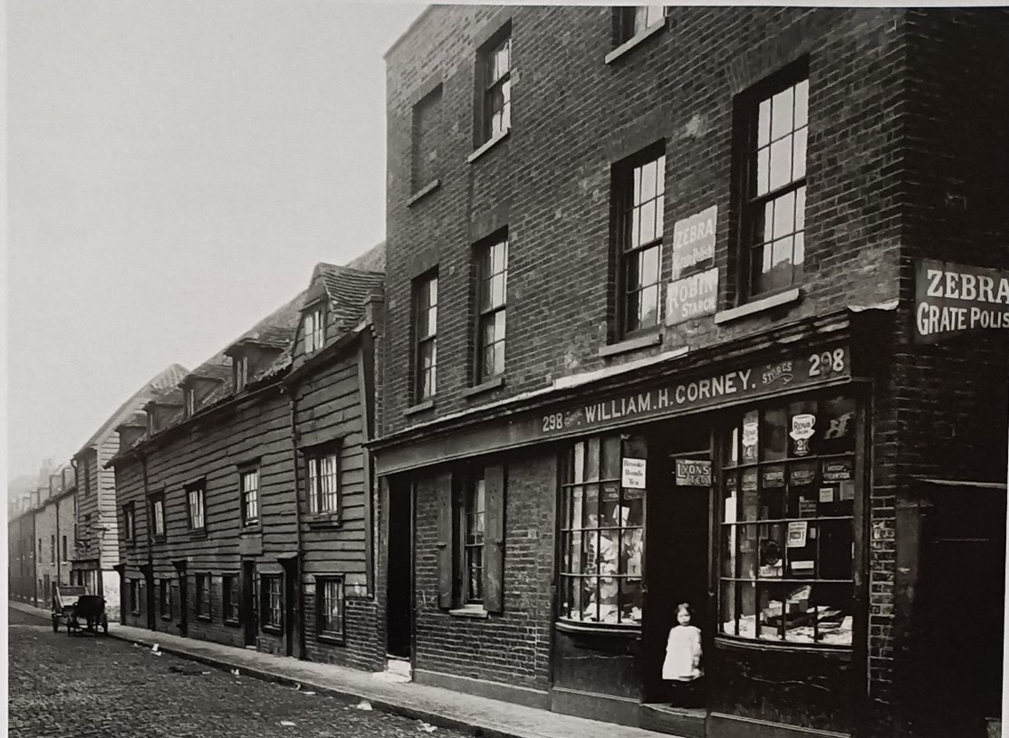 Rotherhithe Street, Rotherhithe c1911. Photo shows nos. 298-312. The gap left is St. Paul's Lane.  X..jpg