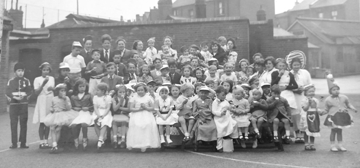 Darwin Street, Darwin Buildings Coronation Party 2nd June 1953.     X..png